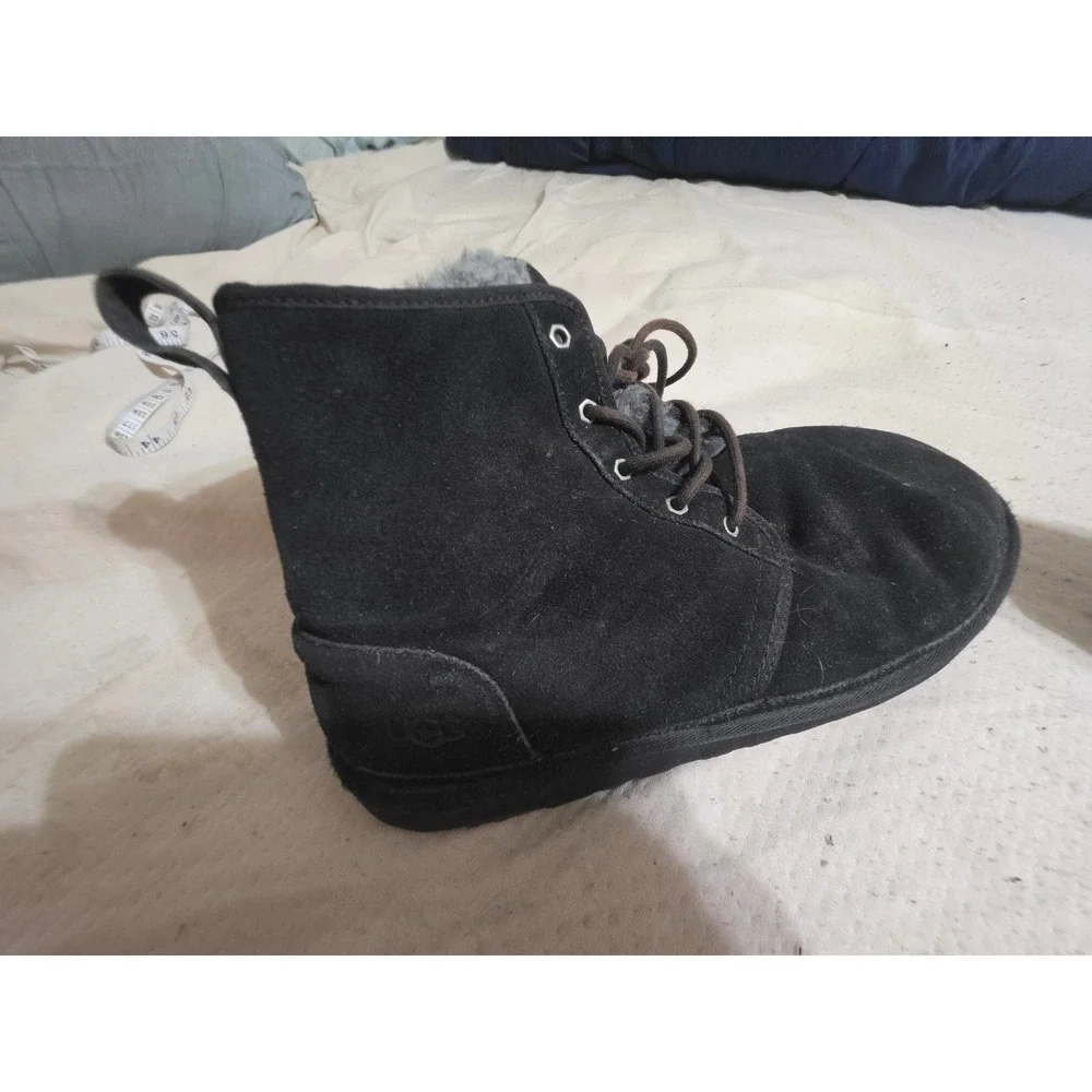 UGG Neumel Black Suede Lace Up Chukka Boots Mens 13 Sheepskin Lined 1016472